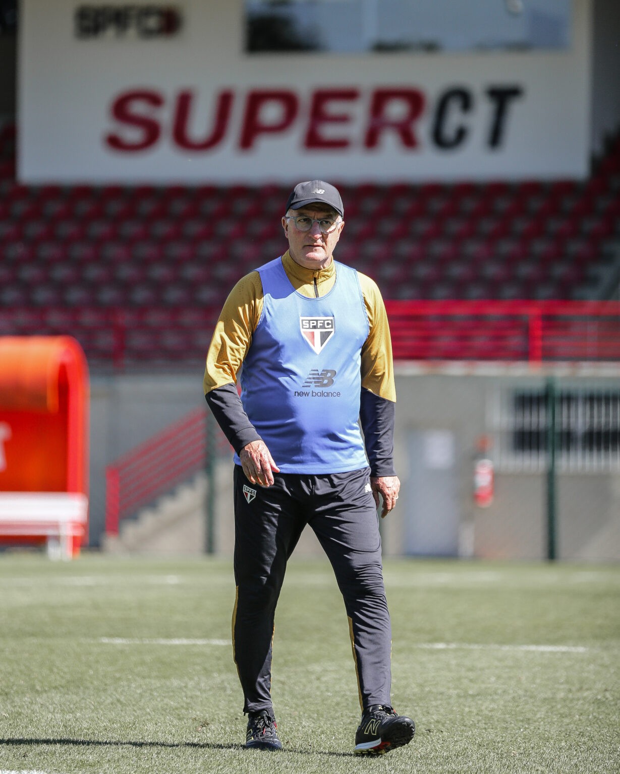 São Paulo volta aos jogos com nova cara e ainda em busca de mudanças no elenco