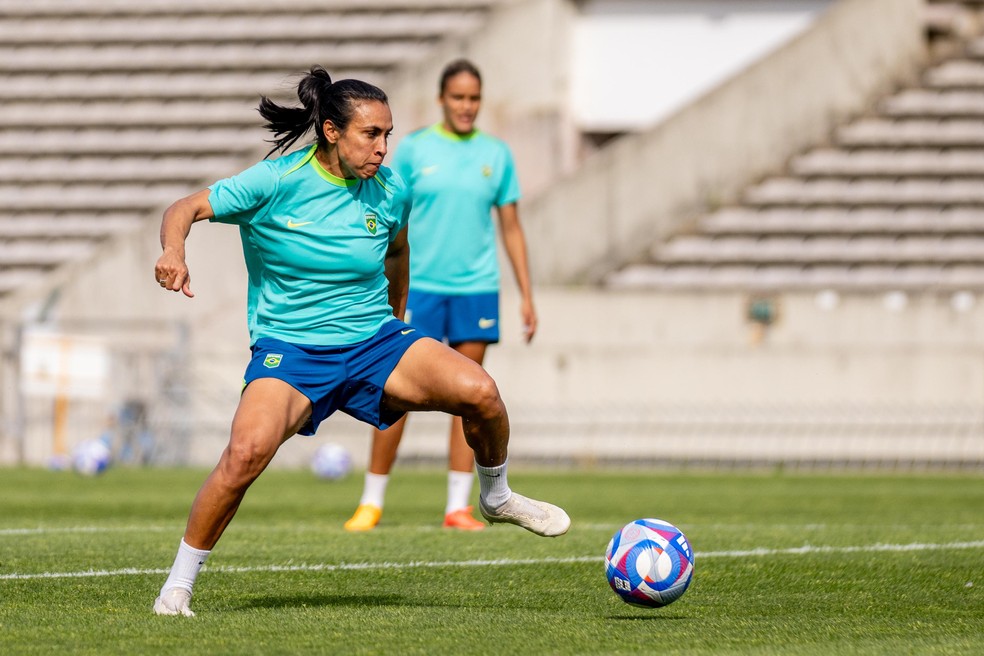 Marta em treino da Sele&ccedil;&atilde;o Feminina em Bordeaux &mdash; Foto: Miriam Jeske/COB