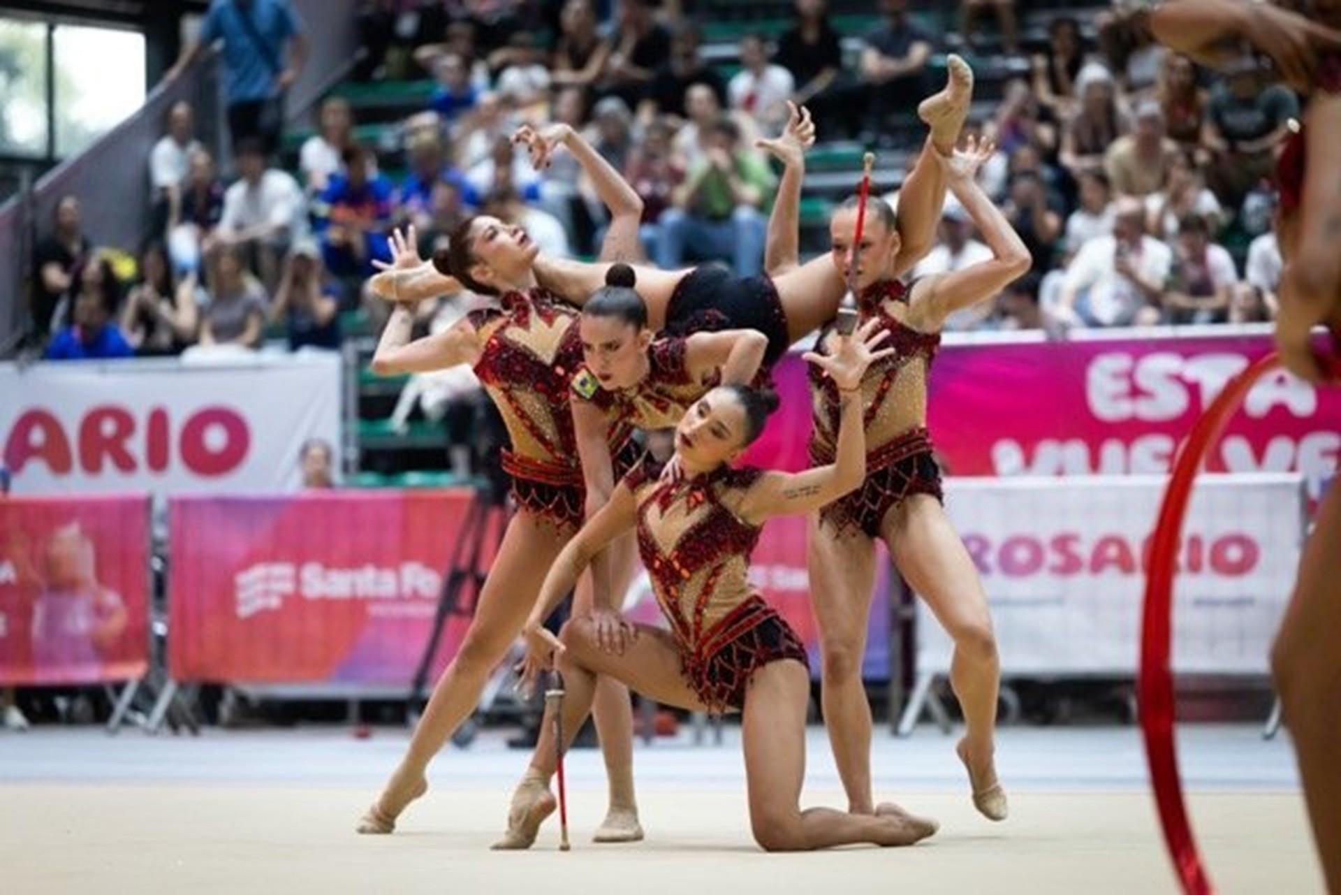 Campeão mundial, conjunto brasileiro de ginástica rítmica conquista o ouro nos Jogos Sul-Americanos