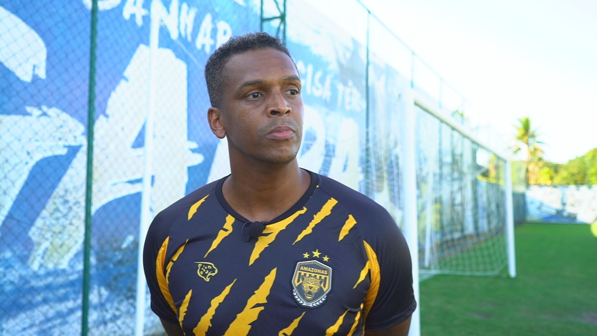 Jô, ex-Corinthians, é detido em Guarulhos por falta de pensão alimentícia.
