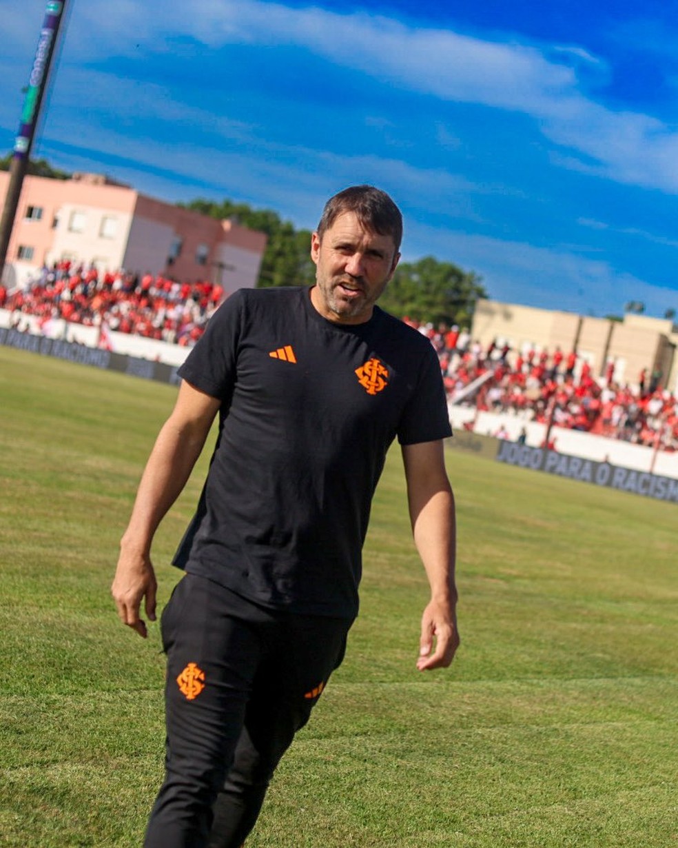 Coudet diz que Inter perdeu por erros em 20 minutos e mantém avaliações:  "Não há titular" | internacional | ge