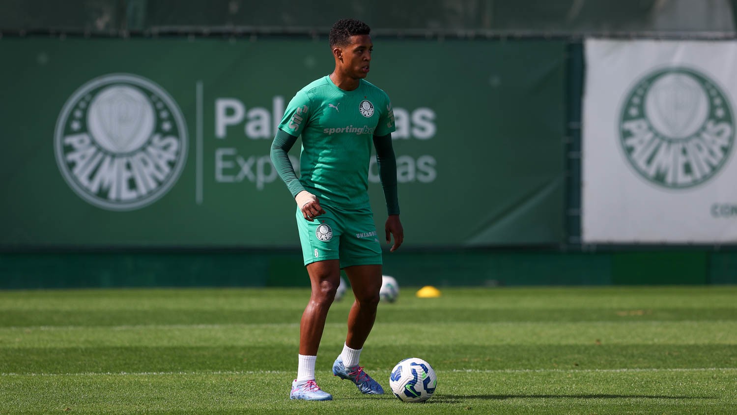 Palmeiras negocia venda de Vanderlan para grupo Red Bull