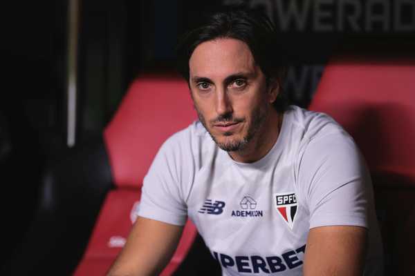 Zubeldía mantém James fora da equipe do São Paulo para o bem do time