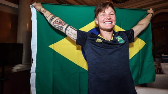 Porta-bandeira do Brasilbolão sorte online é confiavelParis, Raquel Kochhann é exemplobolão sorte online é confiavelluta contra o câncer