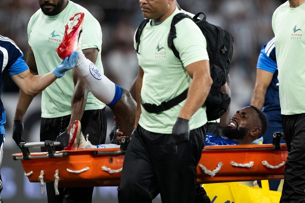 Cruzeiro retoma treinos na Toca da Raposa 2 e terá titulares contra o Betim