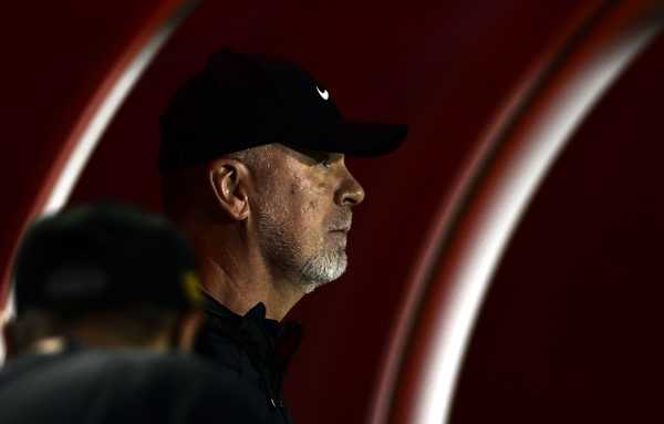 Corinthians vive pressão e tenta contornar polêmicas de Mano às vésperas de primeiro clássico