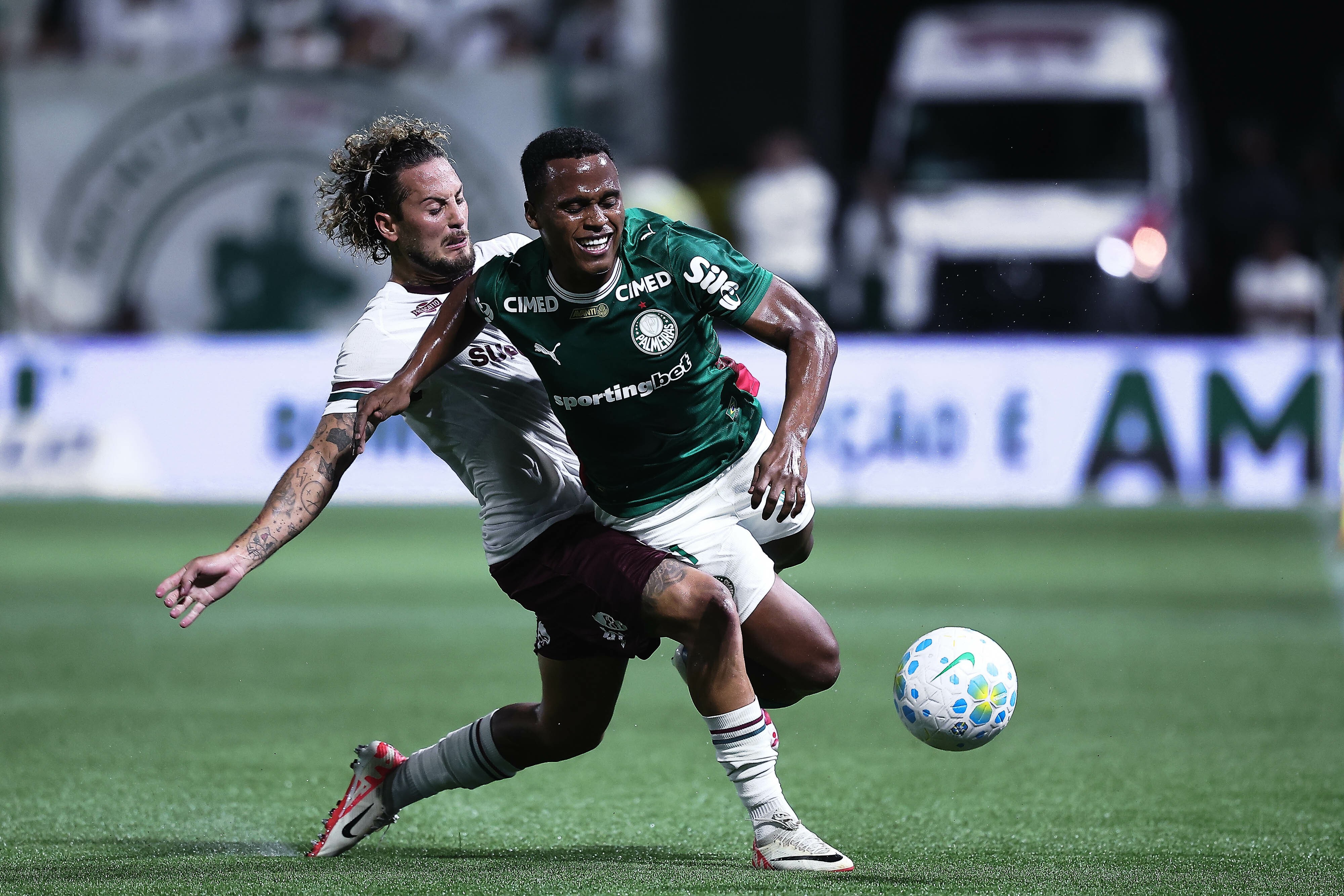 Fluminense apresenta bom futebol, mas derrota para Palmeiras expõe falhas defensivas e falta de eficiência