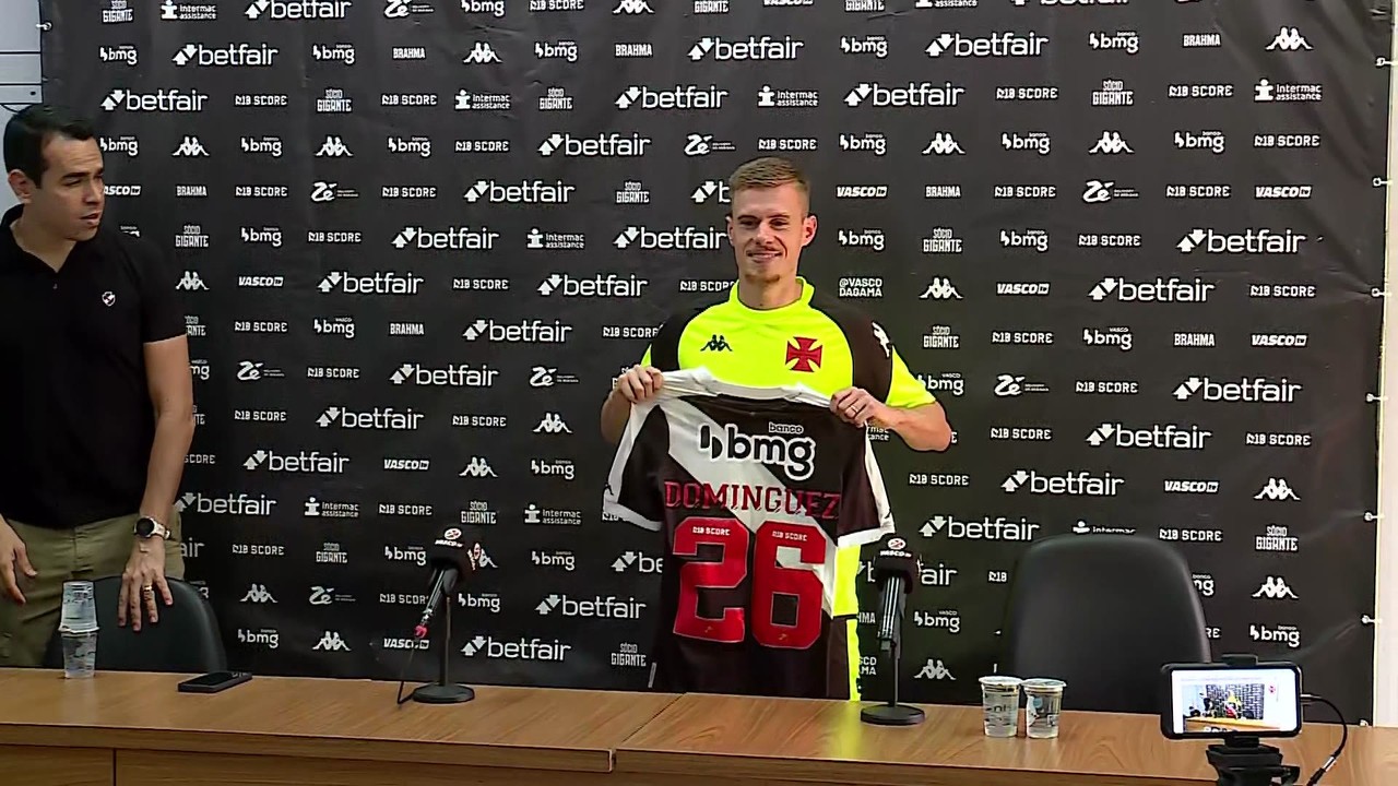 Maxime Dominguez recebe a camisa do Vascosite aposta brasilapresentação