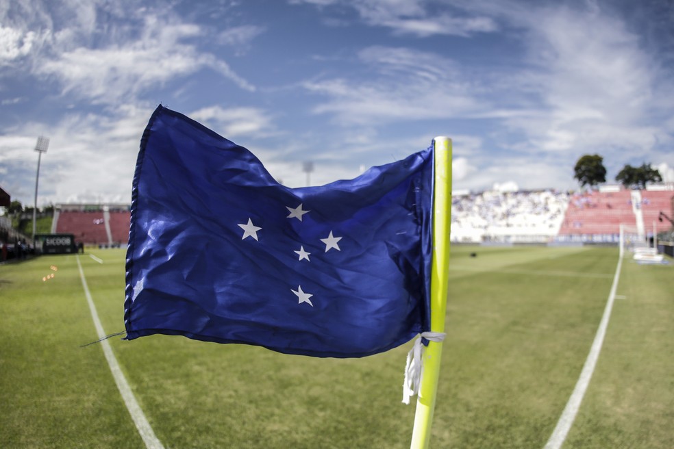 Bandeira de escanteio do Cruzeiro, na Arena do Jacaré — Foto: Staff images / Cruzeiro