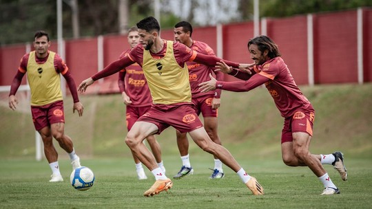 Vila deve ter quatro mudanças contra o Coritiba; veja a provável escalação - Foto: (Roberto Corrêa / Vila Nova F.C.)