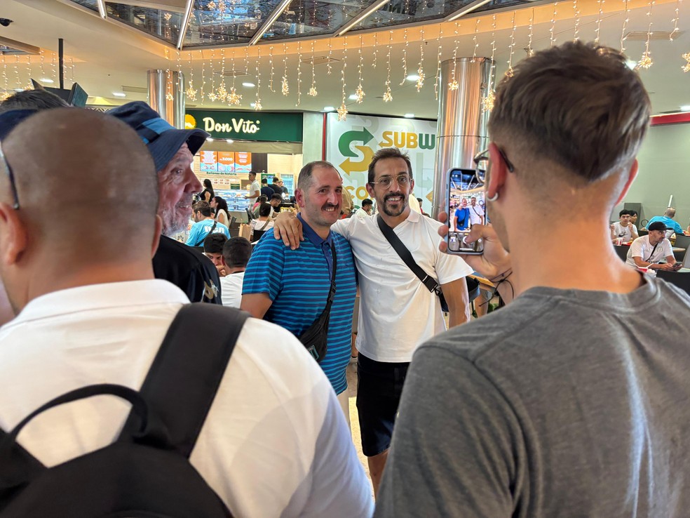 Gabriel Hauche, ex-jogador do Racing, presente em Assunção na final contra o Cruzeiro — Foto: Guilherme Macedo