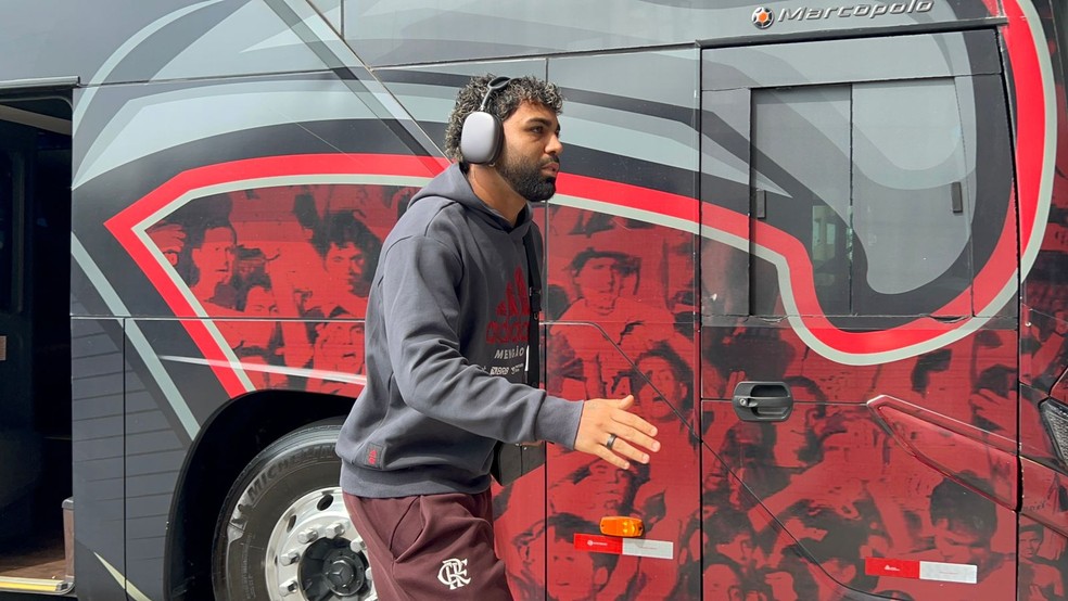 Gabigol chega ao Maracanã para Flamengo x Vitória — Foto: Letícia Marques