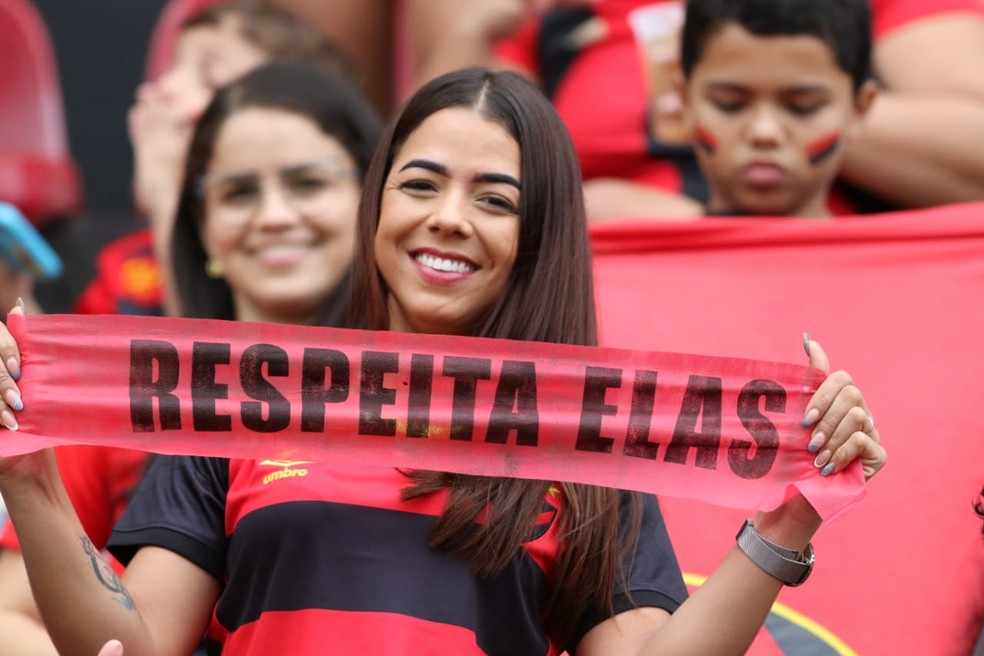 Empurrado por mulheres, crianças e PCDs, Sport goleia o Botafogo-SP na Ilha  do Retiro - Esportes DP