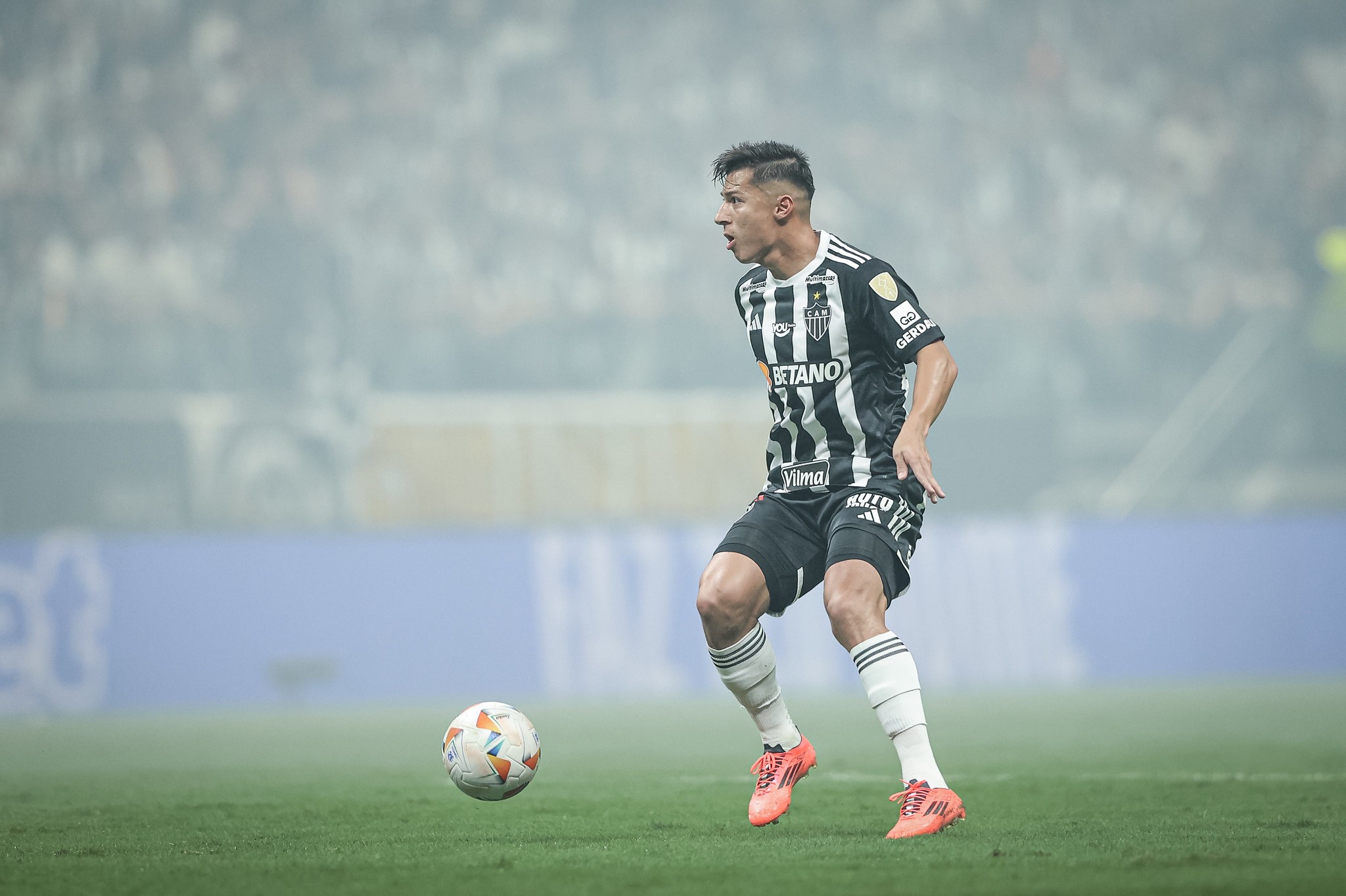 Atlético-MG confirma ampliação do contrato com Alan Franco
