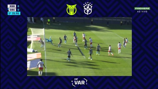 Entrou ou não? Gol do Bragantino contra o Grêmio é anulado após checagem do VAR; veja o lance