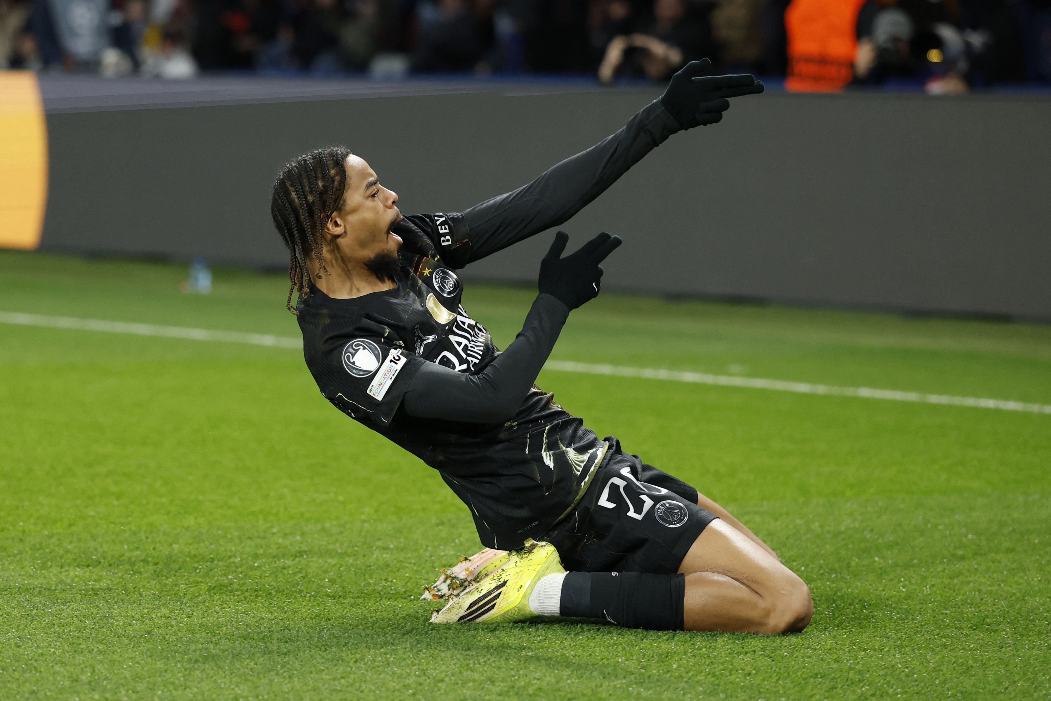 Liverpool chega a acordo com o PSG pela contratação de Barcola, diz imprensa inglesa