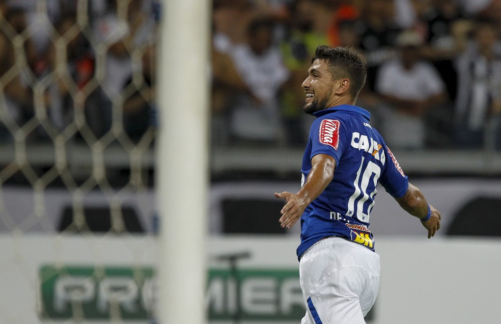 Arrascaeta comemora gol pelo Cruzeiro contra o Atlético-MG  — Foto:  Washington Alves/Light Press