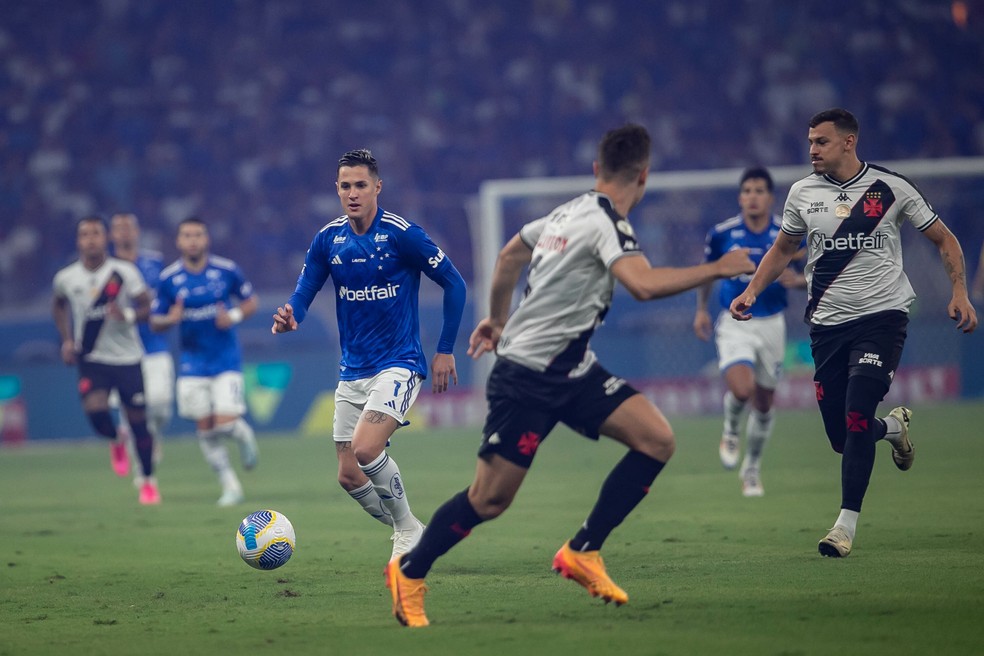 Mateus Vital em Cruzeiro x Vasco — Foto: Fernando Moreno/AGIF