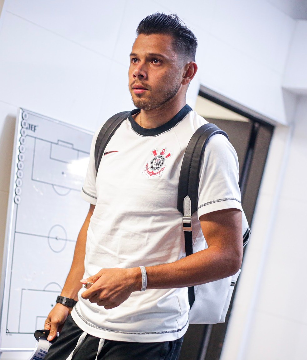 Romero, atacante do Corinthians, antes de clássico