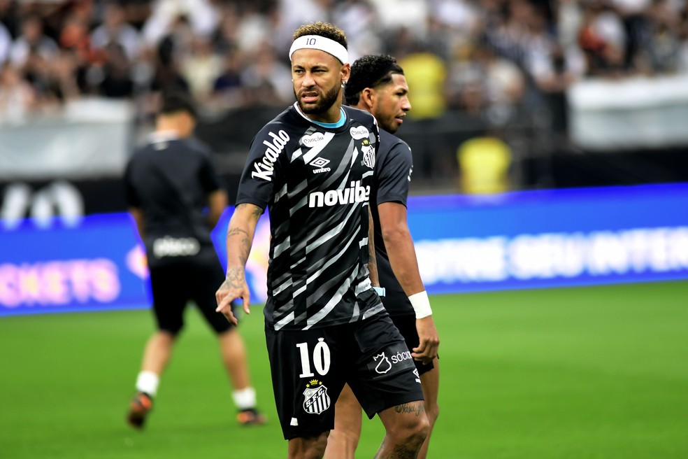 Neymar fala sobre polêmica com criança pós vencer o Corinthians e elogia a Fiel Torcida
