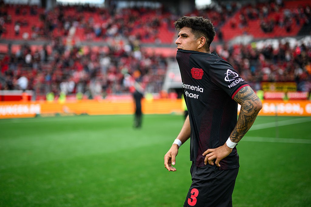 Arsenal busca contratação de Hincapié, alvo do Real Madrid