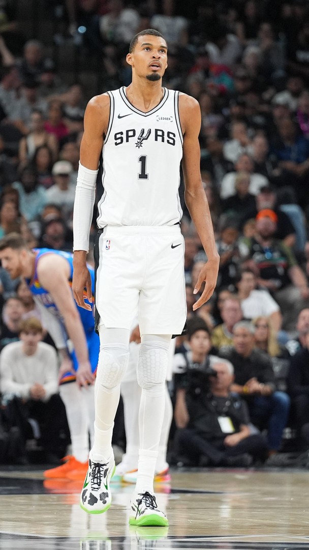NBA multa Anthony Edwards por arremessar bola 