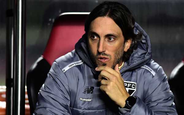 Zubeldía justifica estratégia e explica ausência de base do São Paulo