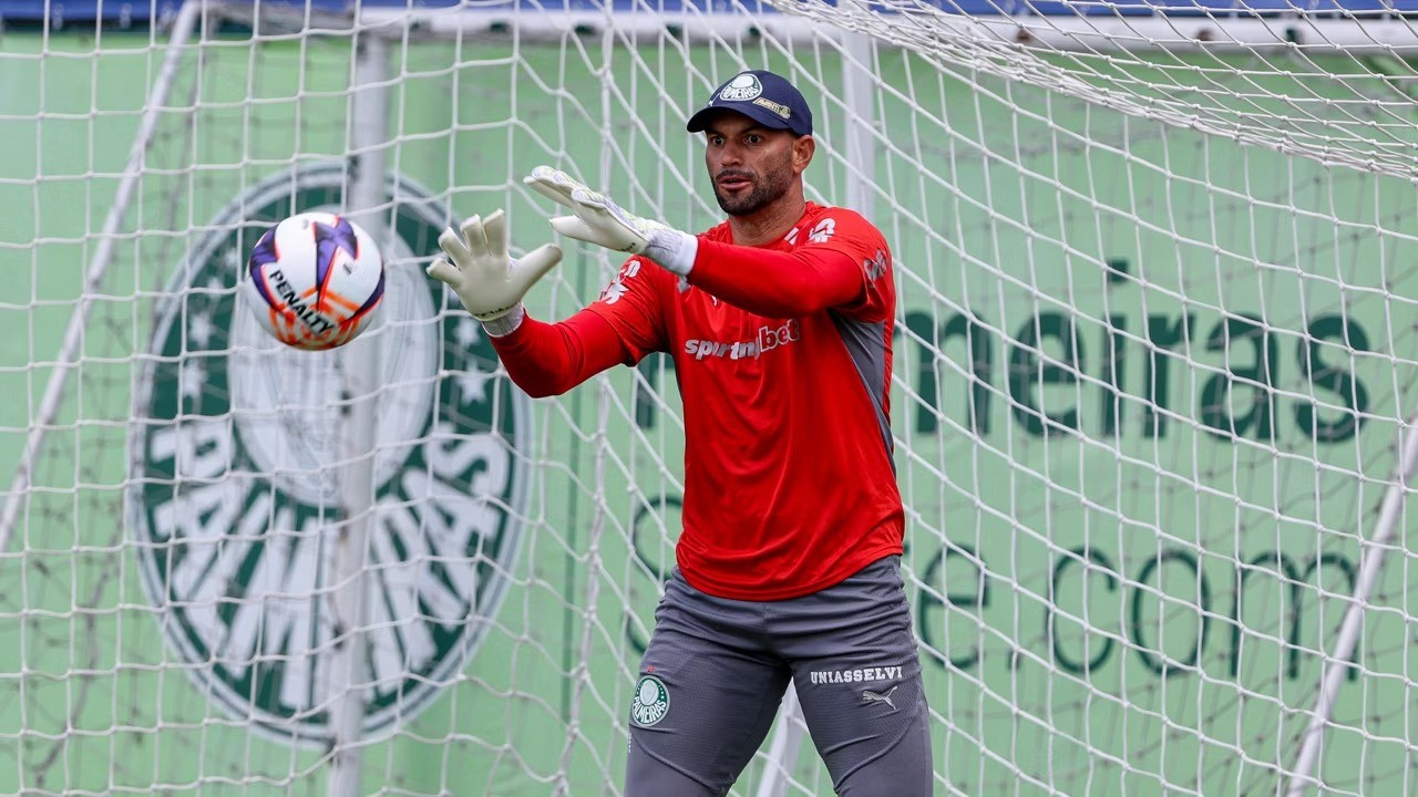 Palmeiras descontente com negociação de Weverton com Grêmio
