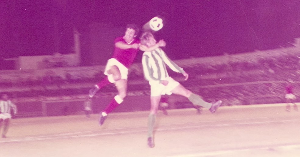 Coritiba contra seleções em partida diante da Argélia