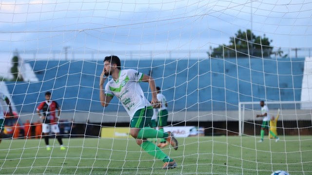 Pedro Igor de pênalti colocou o TEC em vantagem
