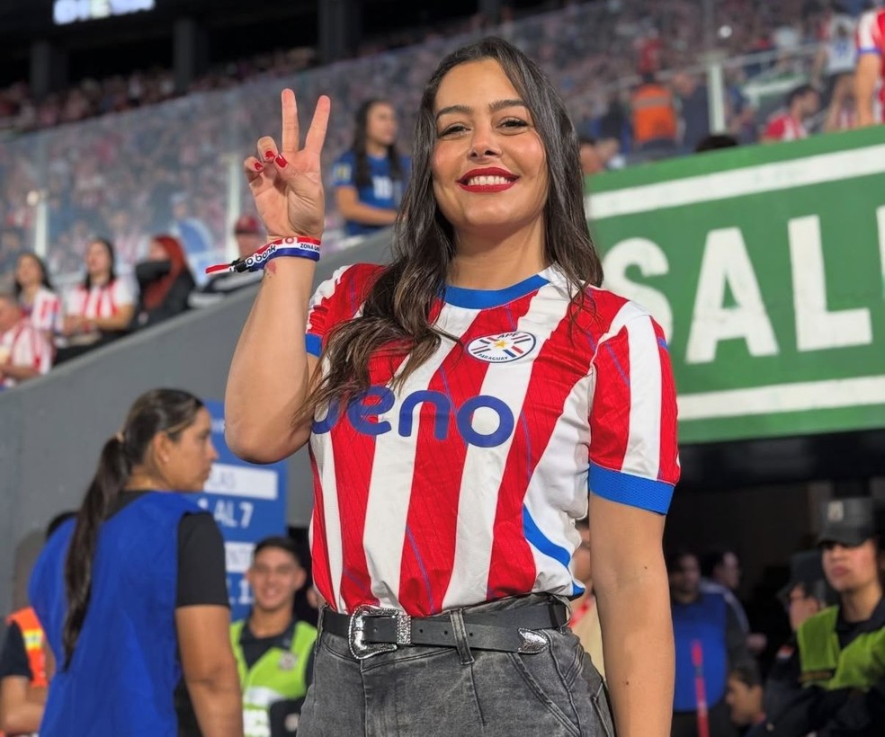 Larissa Riquelme acompanhando Paraguai 2 x 0 Uruguai em junho de 2025 — Foto: Arquivo Pessoal