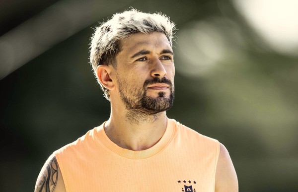 De volta ao Ninho! Arrascaeta inicia transição física após queda do Uruguai na Copa.