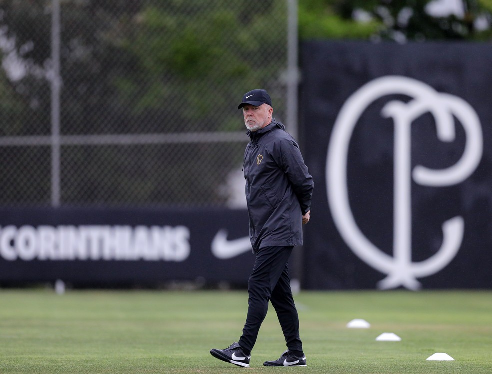 Mano Menezes tenta arrumar o Corinthians na reta final de 2023 — Foto: Rodrigo Coca/Agência Corinthians