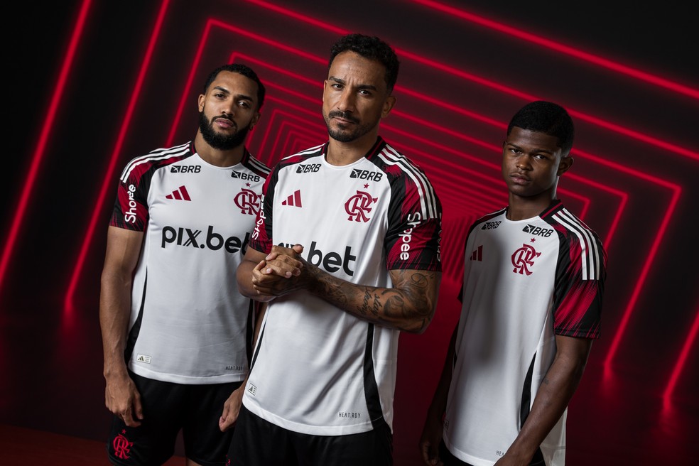 Flamengo lança novo uniforme para a temporada 2025 — Foto: Divulgação