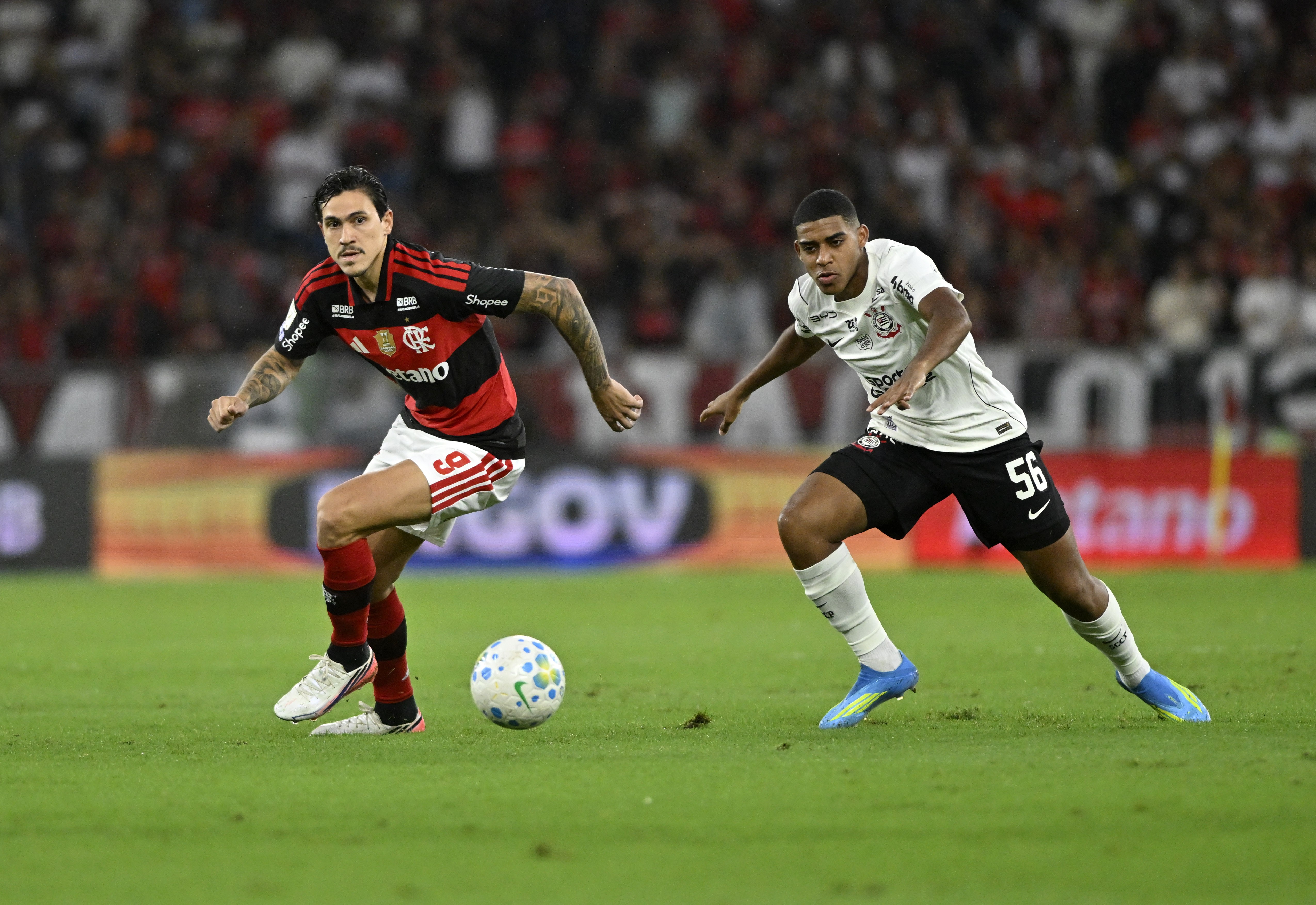 Artilheiros do Flamengo, Pedro e Bruno Henrique travam corrida para superar marca de Gabigol na Libertadores; saiba qual