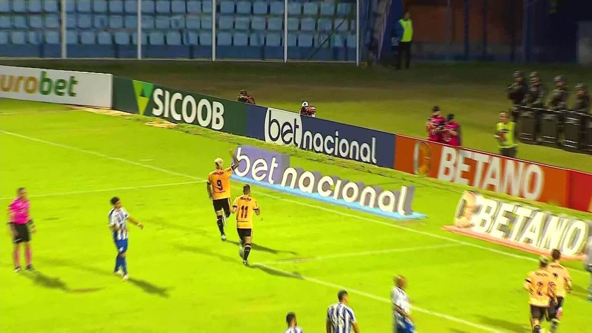 Criciúma Striker Felipe Vizeu Scores Emotional Goal After Father’s Death