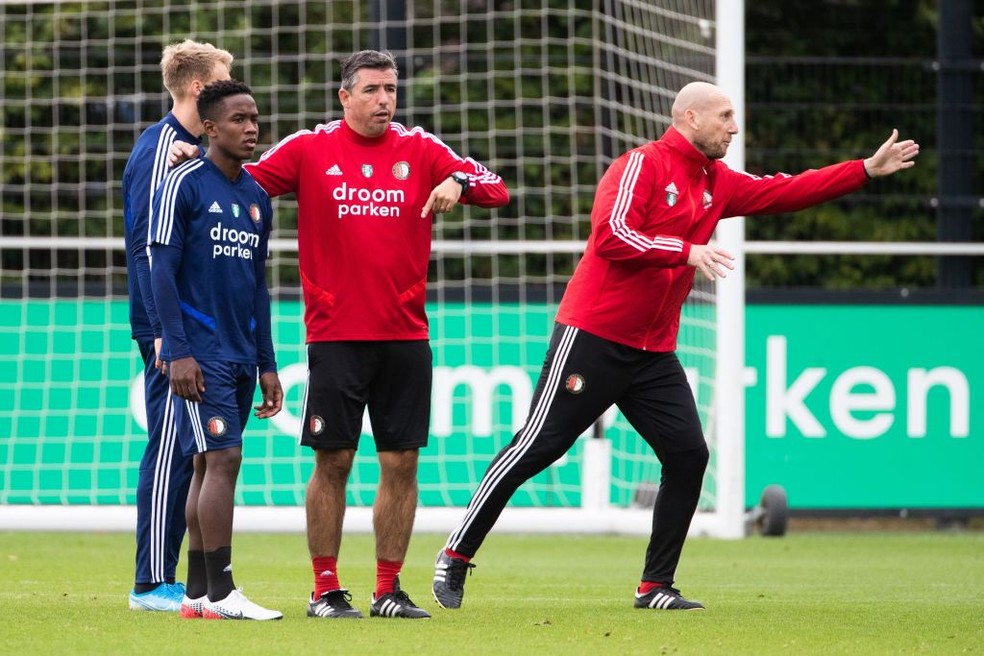 Sinisterra foi mantido no elenco principal do Feyenoord a pedido do ex-zagueiro Jaap Stam