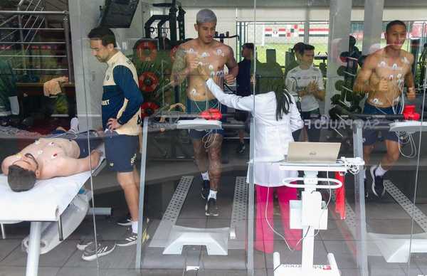 Jogadores do São Paulo iniciam check-up médico no CT antes da temporada