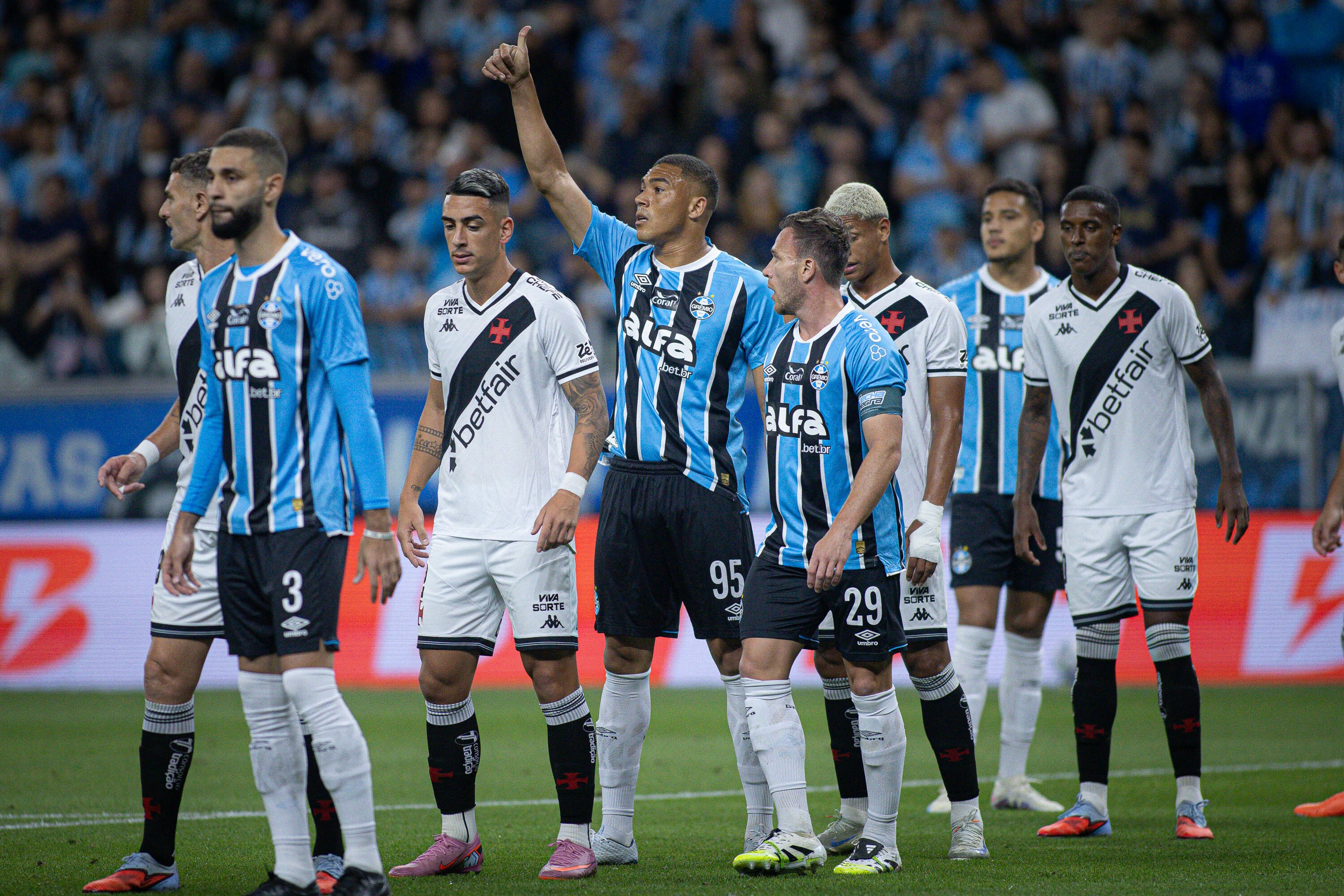 Grêmio demonstra determinação e busca vitória em seu último jogo importante.