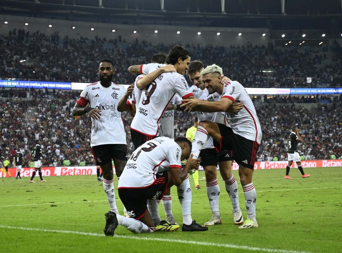 Flamengo e Avaí lideram sequências de vitórias na Série A e B do Brasileiro.