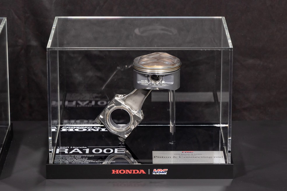 Peças de motor do carro do bicampeonato de Ayrton Senna na F1 vão a leilão — Foto: Divulgação