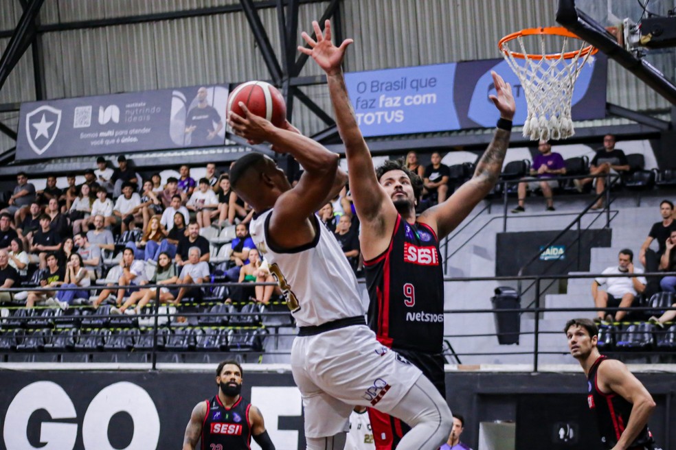 Lance de Botafogo x Franca nos playoffs do NBB 2025/2026 — Foto: Wallace Lima