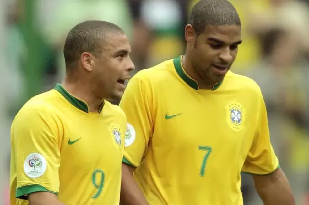 Ronaldo Fenômeno e Adriano pela Seleção Brasileira — Foto: Divulgação