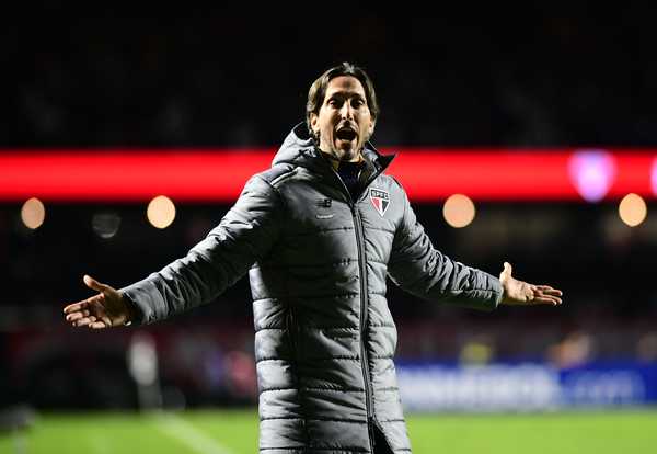 Zubeldía celebra liderança e festa do São Paulo após vitória importante.