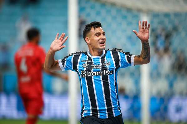 Artilheiro do Grêmio chega em destaque para decisão da Libertadores em casa.