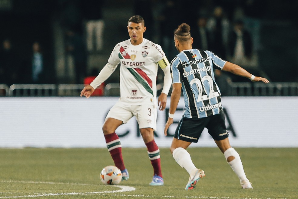 Thiago Silva e Braithwaite — Foto: LUCAS MERÇON / FLUMINENSE F.C.