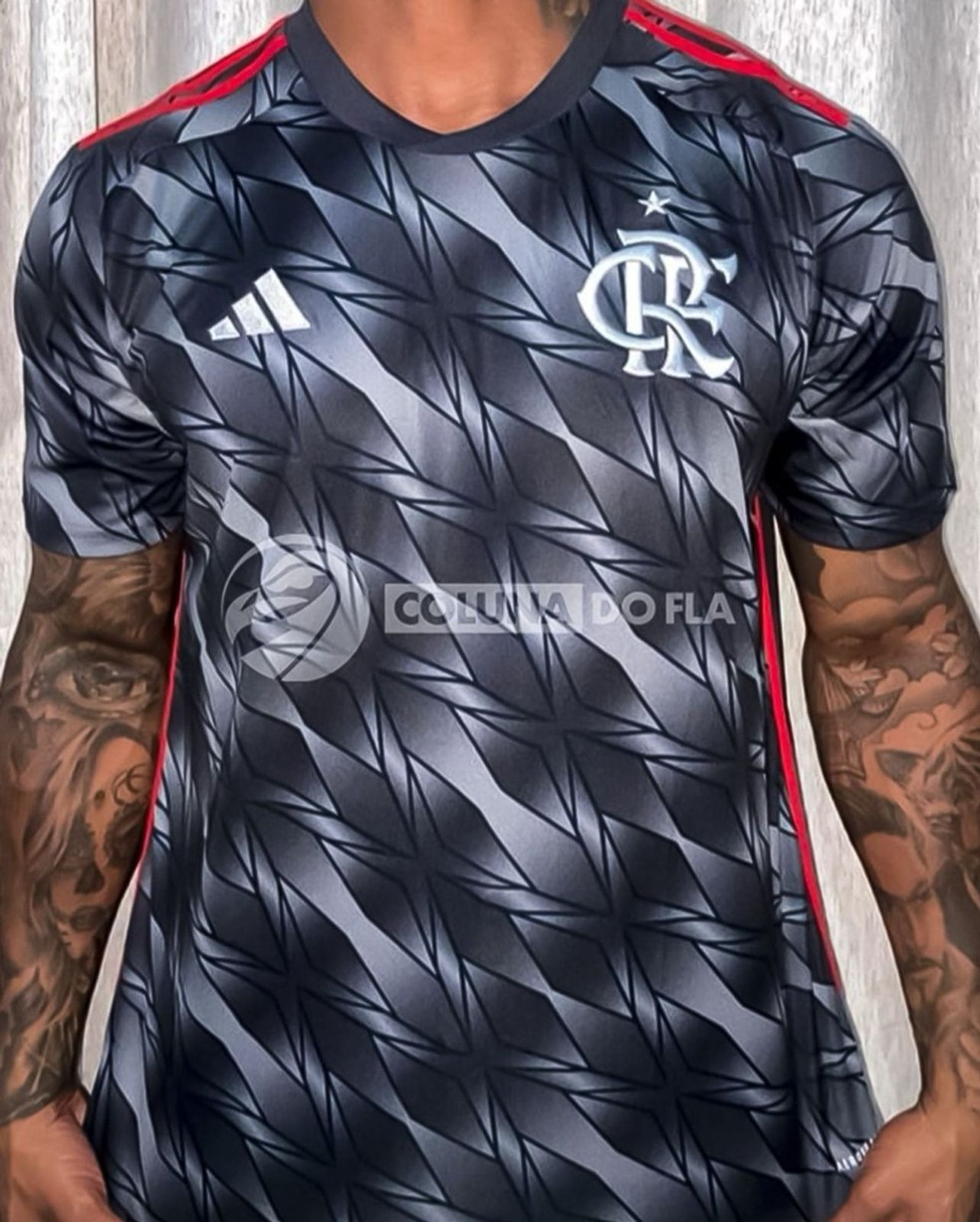 Vaza imagem da nova camisa número 3 do Flamengo