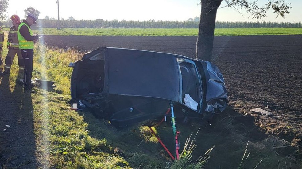 Carro em que estavam os três jogadores que se acidentaram na Polônia