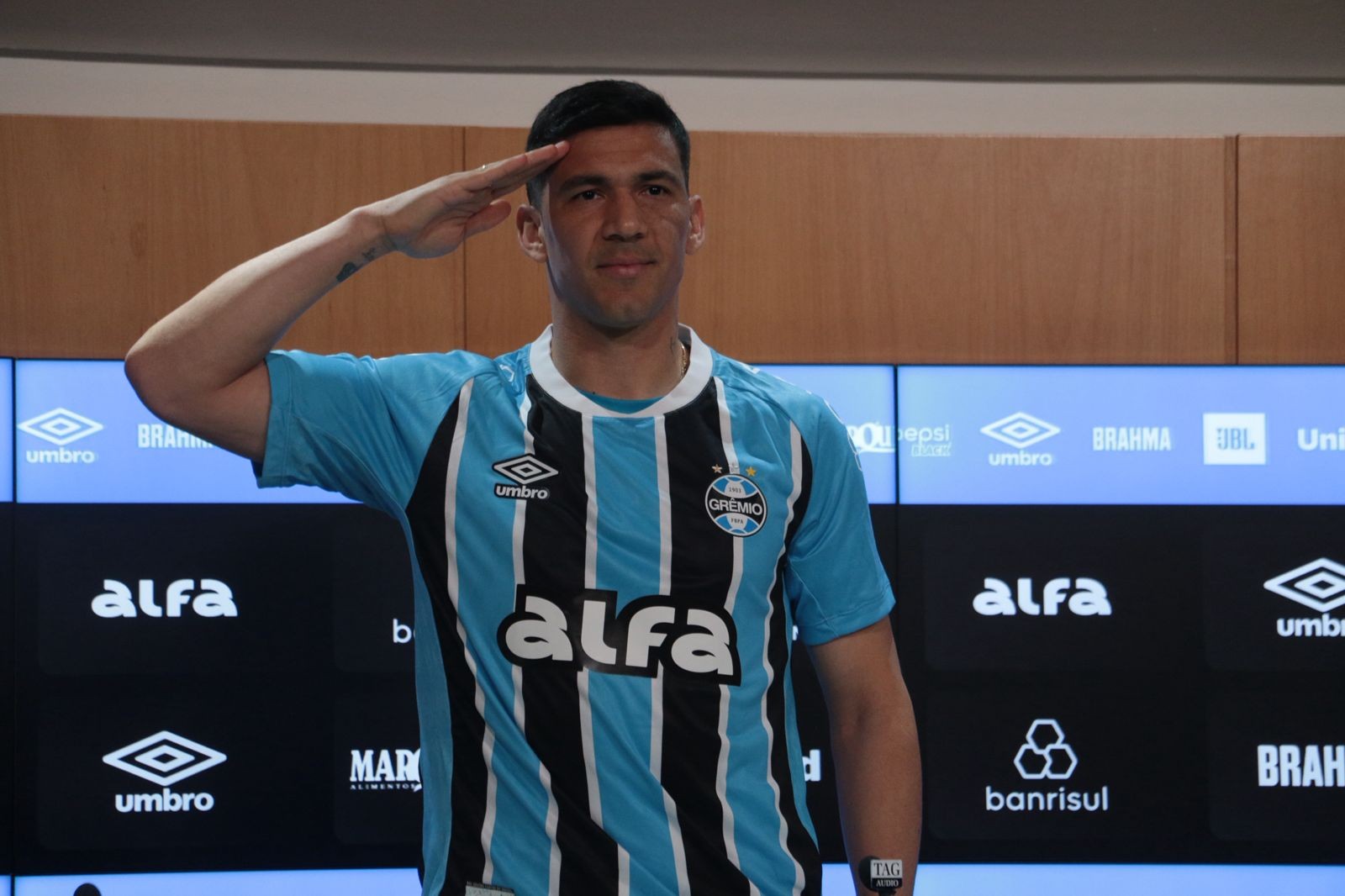 Balbuena cita paraguaios históricos como exemplos no Grêmio