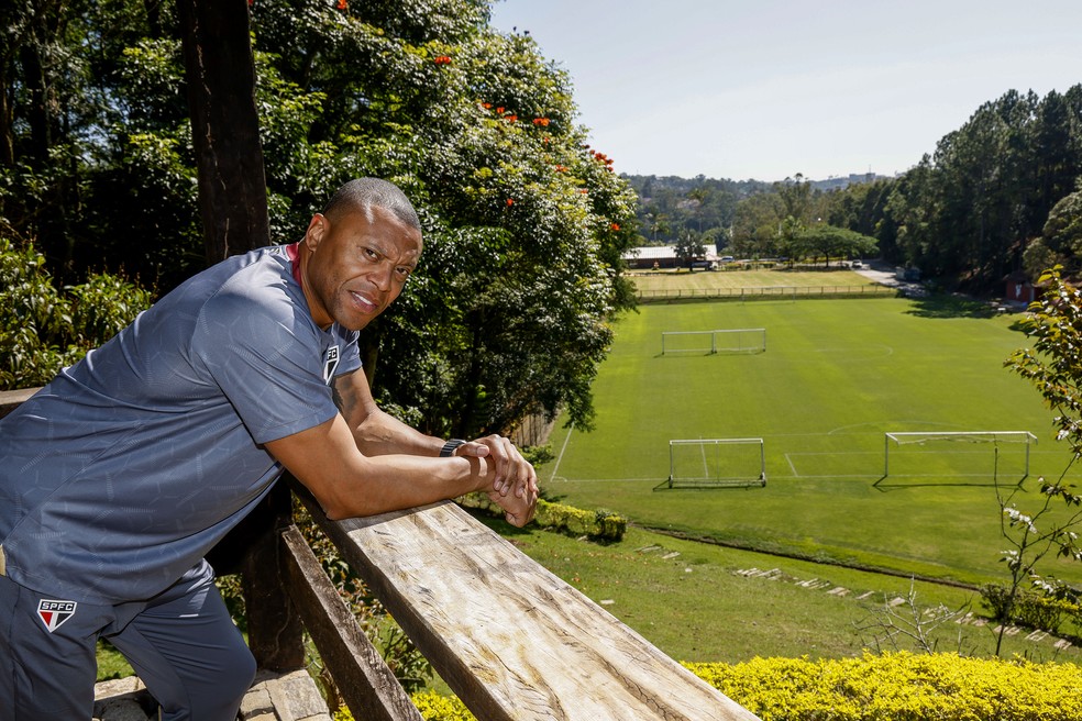 Júlio Baptista no comando do sub-20 do São Paulo